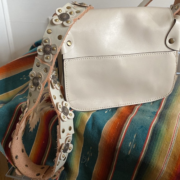 Patricia Nash Amerina Guitar Strap Crossbody in Latte NEW - Picture 9 of 10